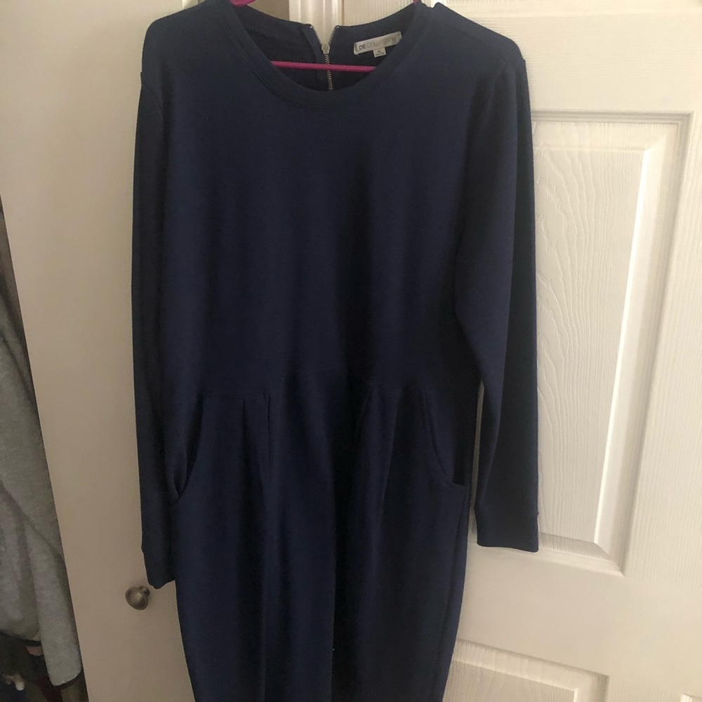 Navy blue dress with pockets!